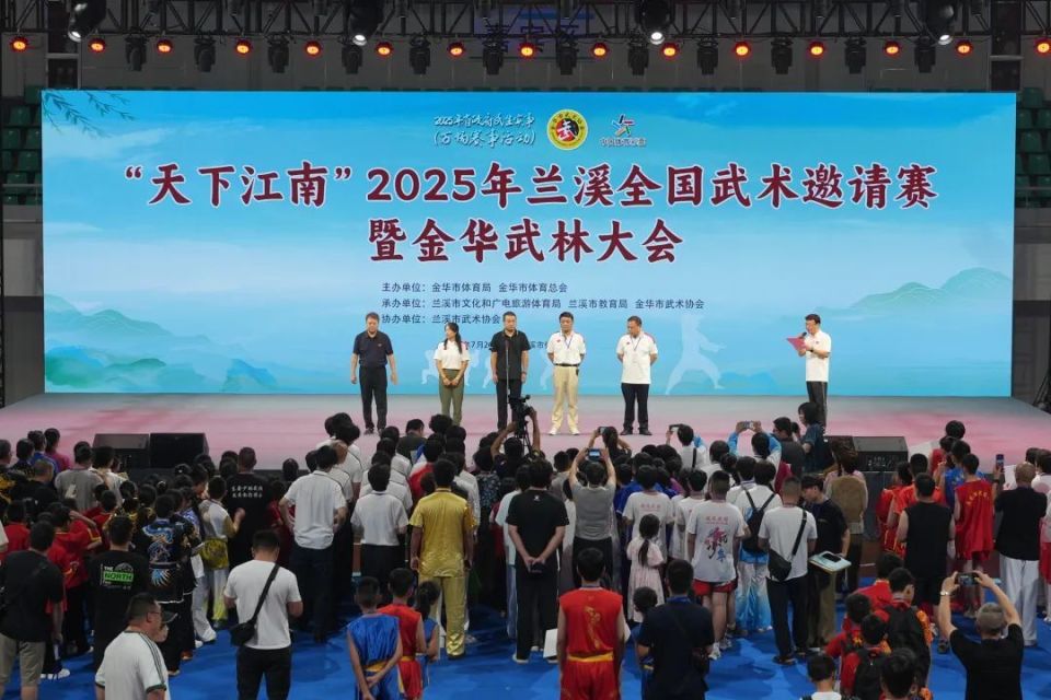 回荡, 他们身着各, HHwQm