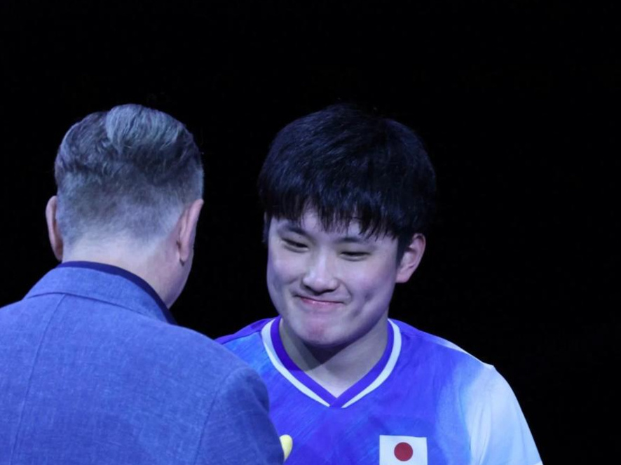 战胜张本智
