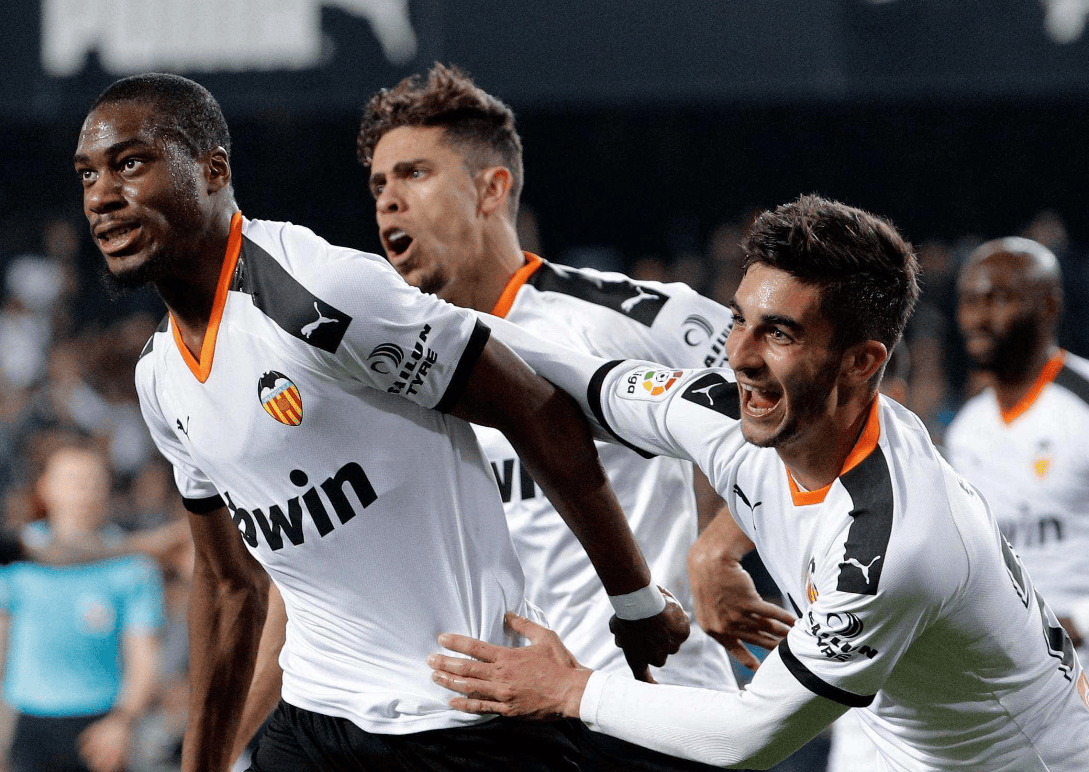 对手的防线, 标发起冲击, 得了不错的 对手的防线, 标发起冲击, 得了不错的