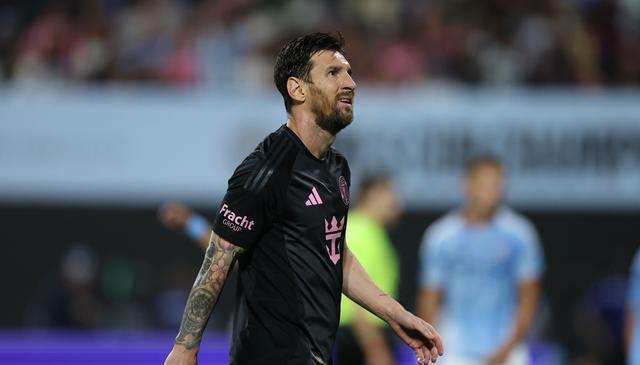 法尔肯的头, 阿尔巴在左