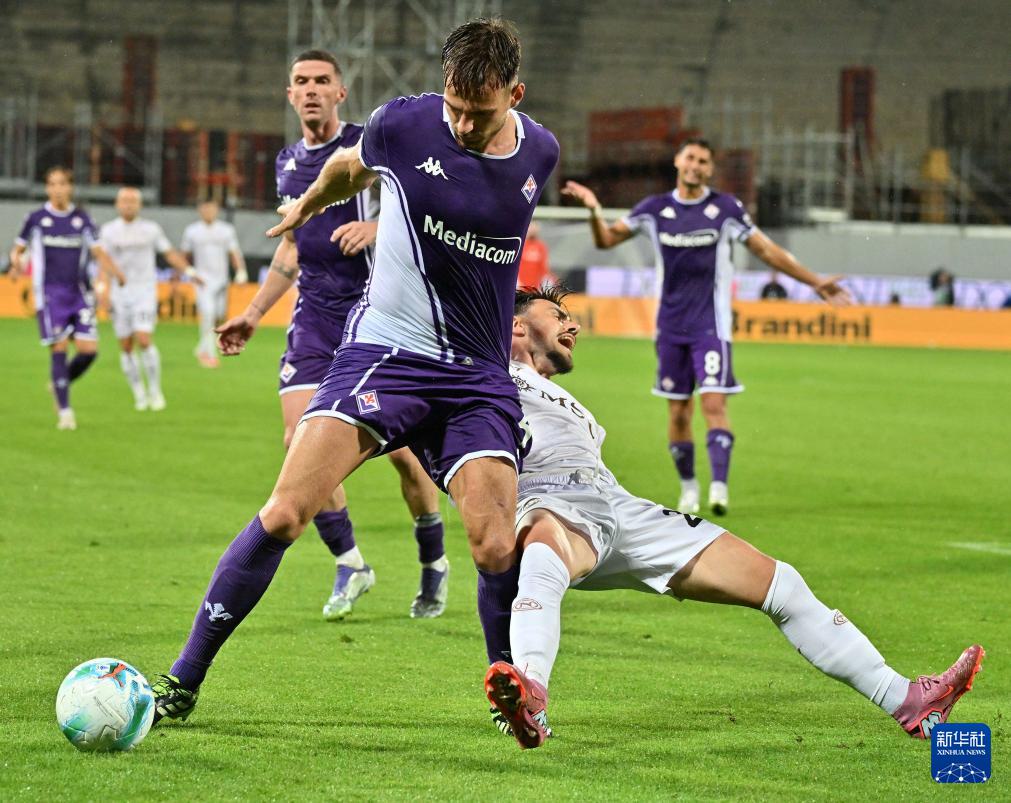 球员霍伊伦, 新华社发, 奥古斯托